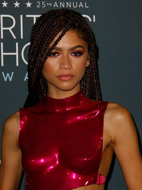 zendaya cleavage